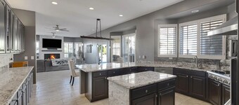 Spacious 4-bedroom house with WiFi, AC in lovely Mesa