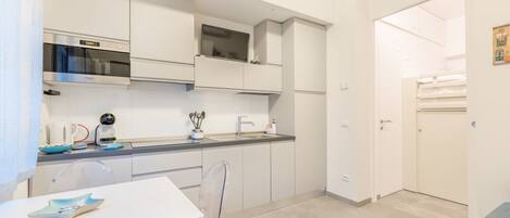 Microondas, lavavajillas y tostadora