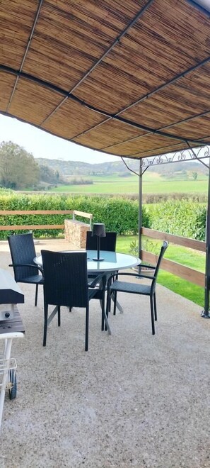 Outdoor dining - l'Annexe d'Anna - ROYER (ROYER)