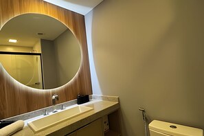 アパートメント | バスルーム | シャワー、ヘアドライヤー、タオル、石鹸