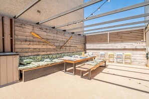 屋外ダイニングエリア