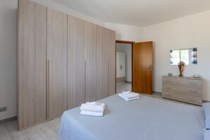 3 chambres, fer et planche Ă repasser, draps fournis