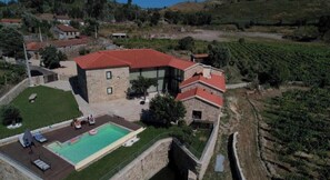 Situated in a rural setting, this property offers a peaceful escape with a swimming pool and lawn.