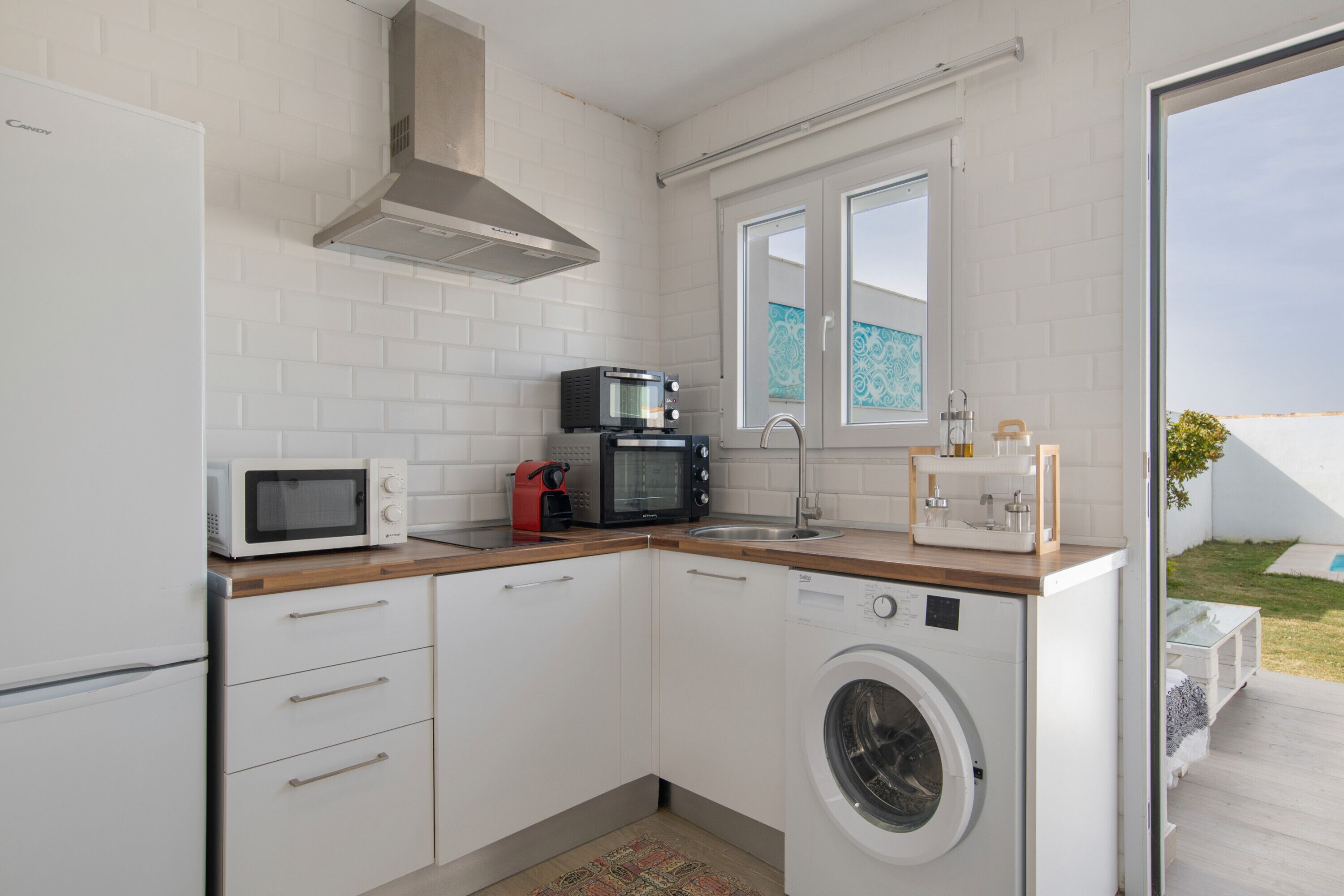 Geladeira, micro-ondas, fogão, cooktop