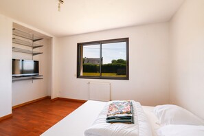 5 bedrooms, bed sheets