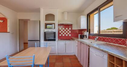 Maison de vacances 'Grande Maison Familiale Proche Gr34' avec terrasse privée et jardin privé