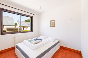 5 bedrooms, bed sheets