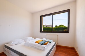 5 bedrooms, bed sheets