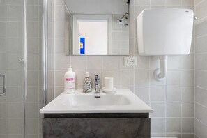 تجهيزات دش، مجففات شعر، مناشف