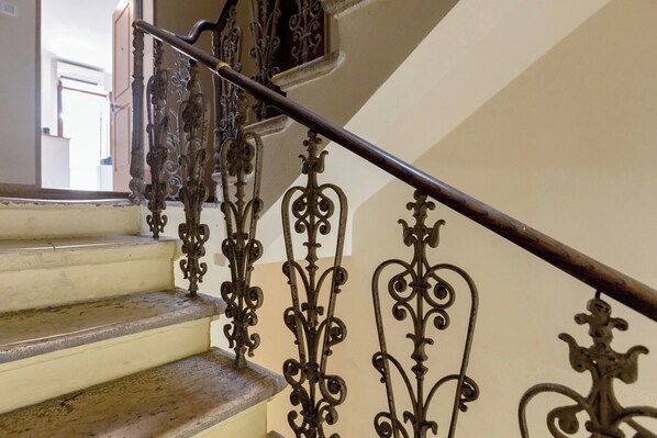 المنشأة من الداخل