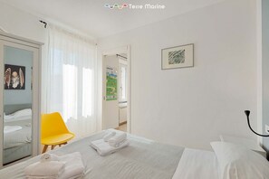 Iron/ironing board - The Echo in the Rock, Welcome Way (Vernazza)