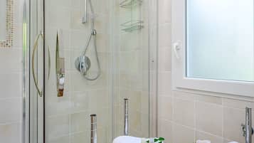 Doccia, bidet, asciugamani