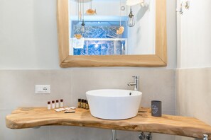 Unclassified image, 5 of 21, button