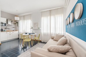 Unclassified image, 3 of 21, button