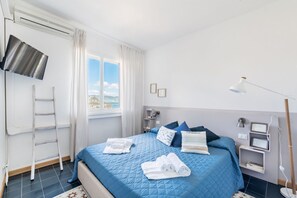 Unclassified image, 4 of 21, button