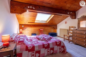 3 bedrooms, iron/ironing board, travel crib, free WiFi