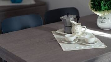 Kaffee und/oder Kaffeemaschine