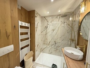 シャワー、タオル