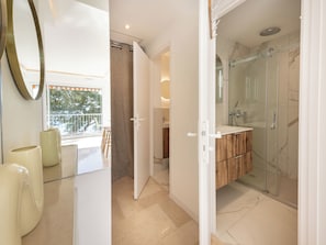 Shower, hair dryer, towels - 06DB Magnificent flat with incredible view Mont Boron (Nice)