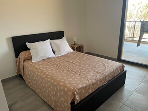 2 bedrooms, iron/ironing board, free WiFi