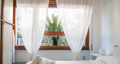 The Little Giant, Welcome Way