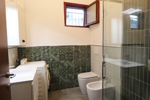 Shower, bidet, shampoo