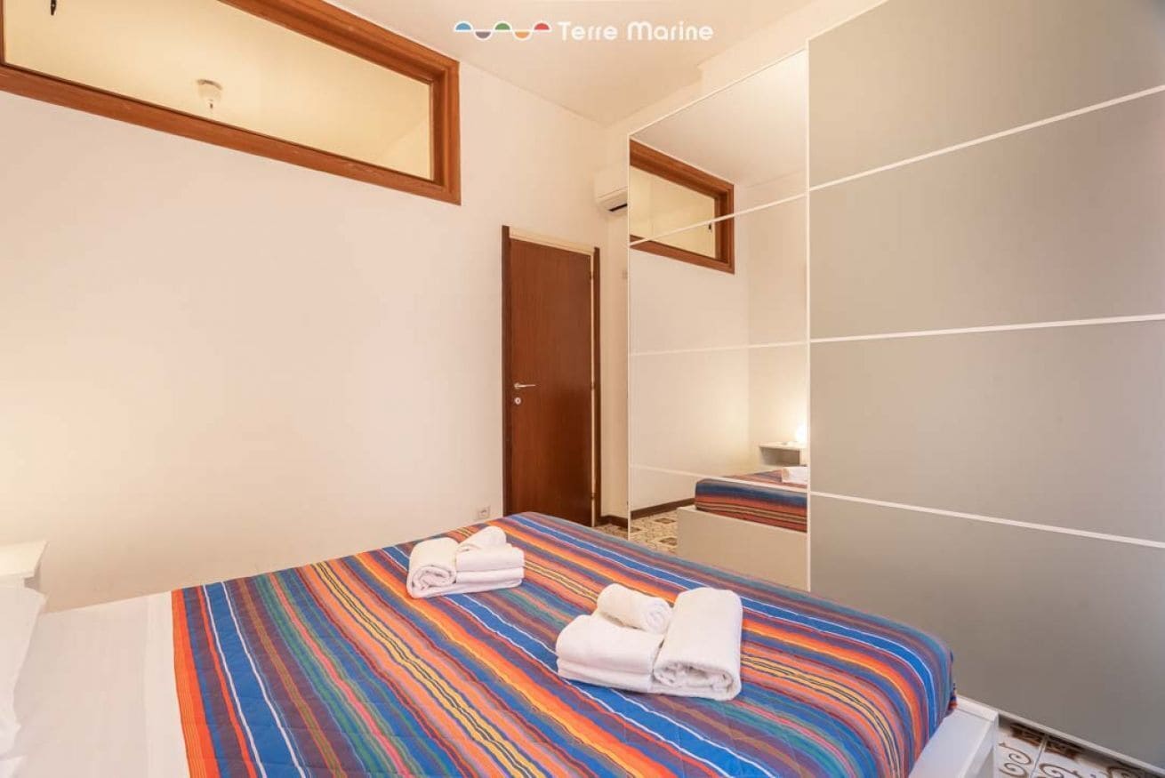 Iron/ironing board, travel crib