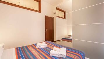 Iron/ironing board, travel crib