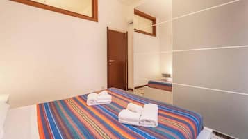 Iron/ironing board, travel cot