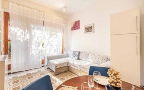 Living area - Enjoy the charm of the Cinque Terre by staying at Il Piccolo Gigante, a welcoming and functional home located in the most convenient area of ​​Monterosso, Fegina, just a few minutes' walk from the beach.✨ The spaceThe apartment is perfect for famil (Monterosso al Mare)