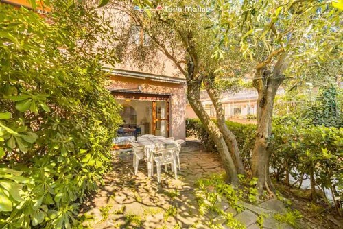 Enjoy the charm of the Cinque Terre by staying at Il Piccolo Gigante, a welcoming and functional home located in the most convenient area of ​​Monterosso, Fegina, just a few minutes' walk from the beach.✨ The spaceThe apartment is perfect for famil