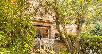 Enjoy the charm of the Cinque Terre by staying at Il Piccolo Gigante, a welcoming and functional home located in the most convenient area of Monterosso, Fegina, just a few minutes' walk from the beach.✨ The spaceThe apartment is perfect for famil