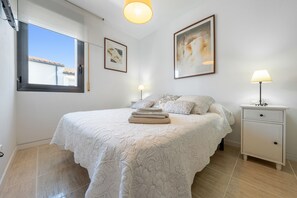 3 makuuhuonetta, silitysrauta/-lauta, ilmainen Wi-Fi, vuodevaatteet