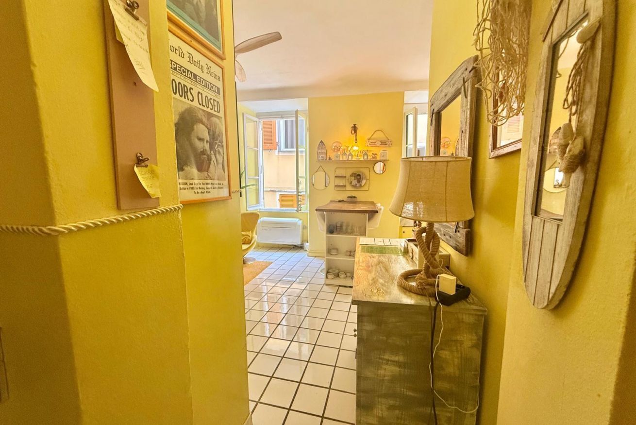 المنشأة من الداخل