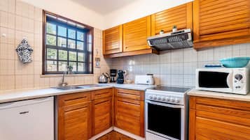 Fridge, microwave, oven, coffee/tea maker