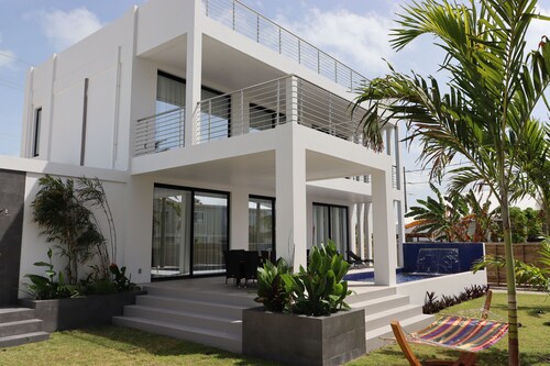 Casa Liberta is a luxury 4-bedroom family-friendly house in charming San Pedro
