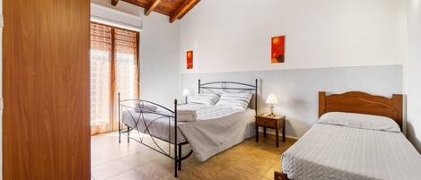 1 bedroom, free WiFi, bed sheets