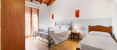 1 bedroom, free WiFi, bed sheets