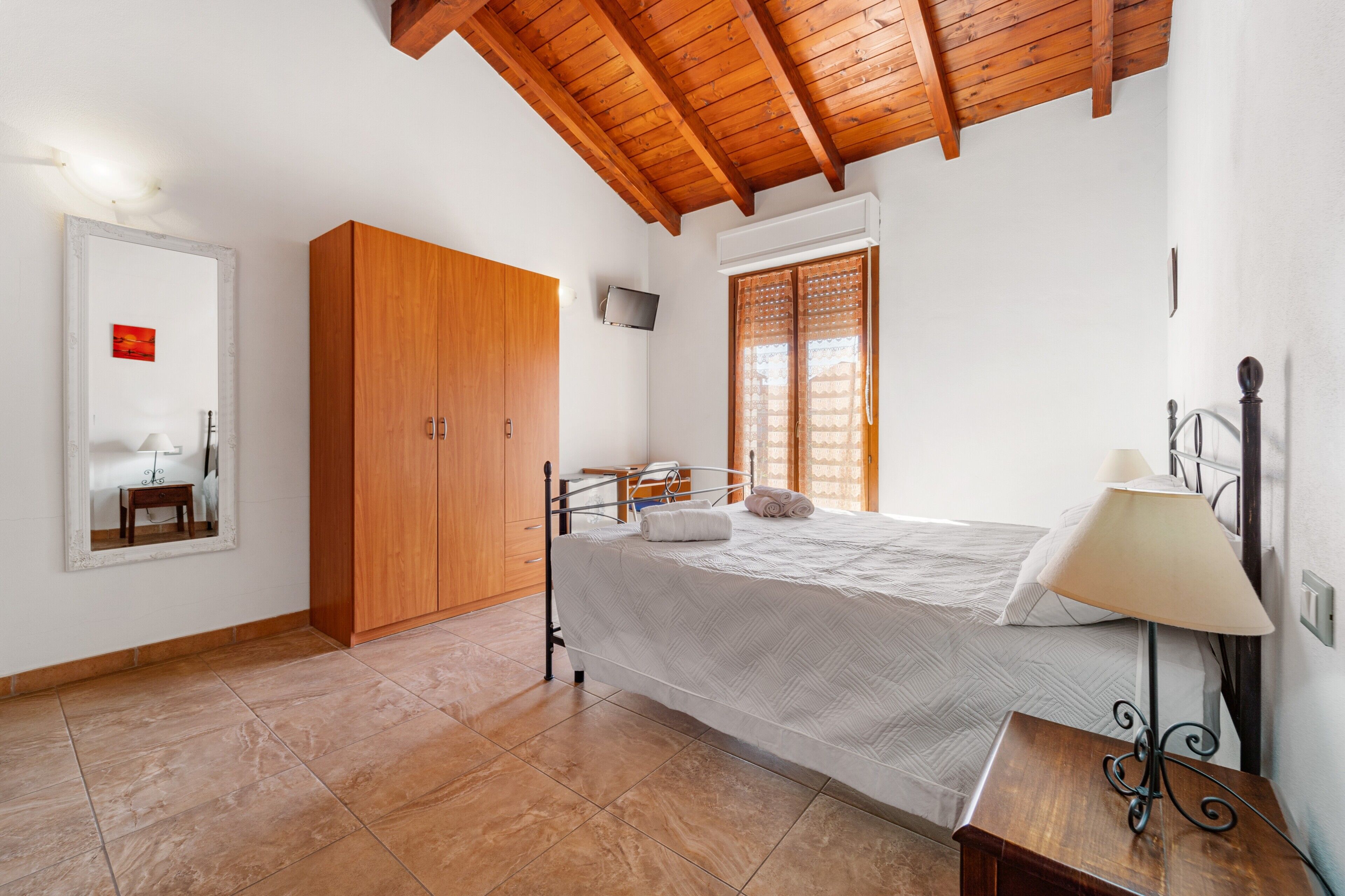 1 多间卧室、免费 WiFi、床单