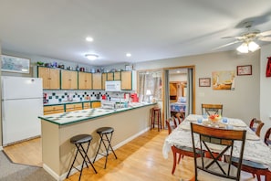 Fridge, microwave, stovetop, dishwasher