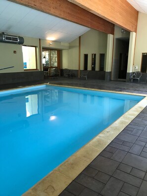 Alberca techada y alberca climatizada