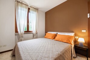 1 habitación, tabla de planchar con plancha, wifi gratis y ropa de cama 