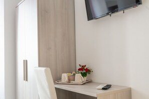 Interior - The Rooms of Poets and Wine: Shelley Room (La Spezia)