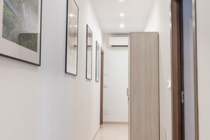 Interior - The Rooms of Poets and Wine: Shelley Room (La Spezia)