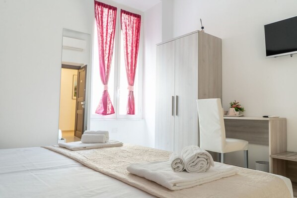 Room - The Rooms of Poets and Wine: Shelley Room (La Spezia)