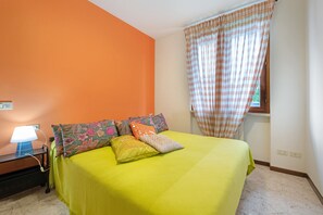 1 habitación, tabla de planchar con plancha, wifi gratis y ropa de cama 