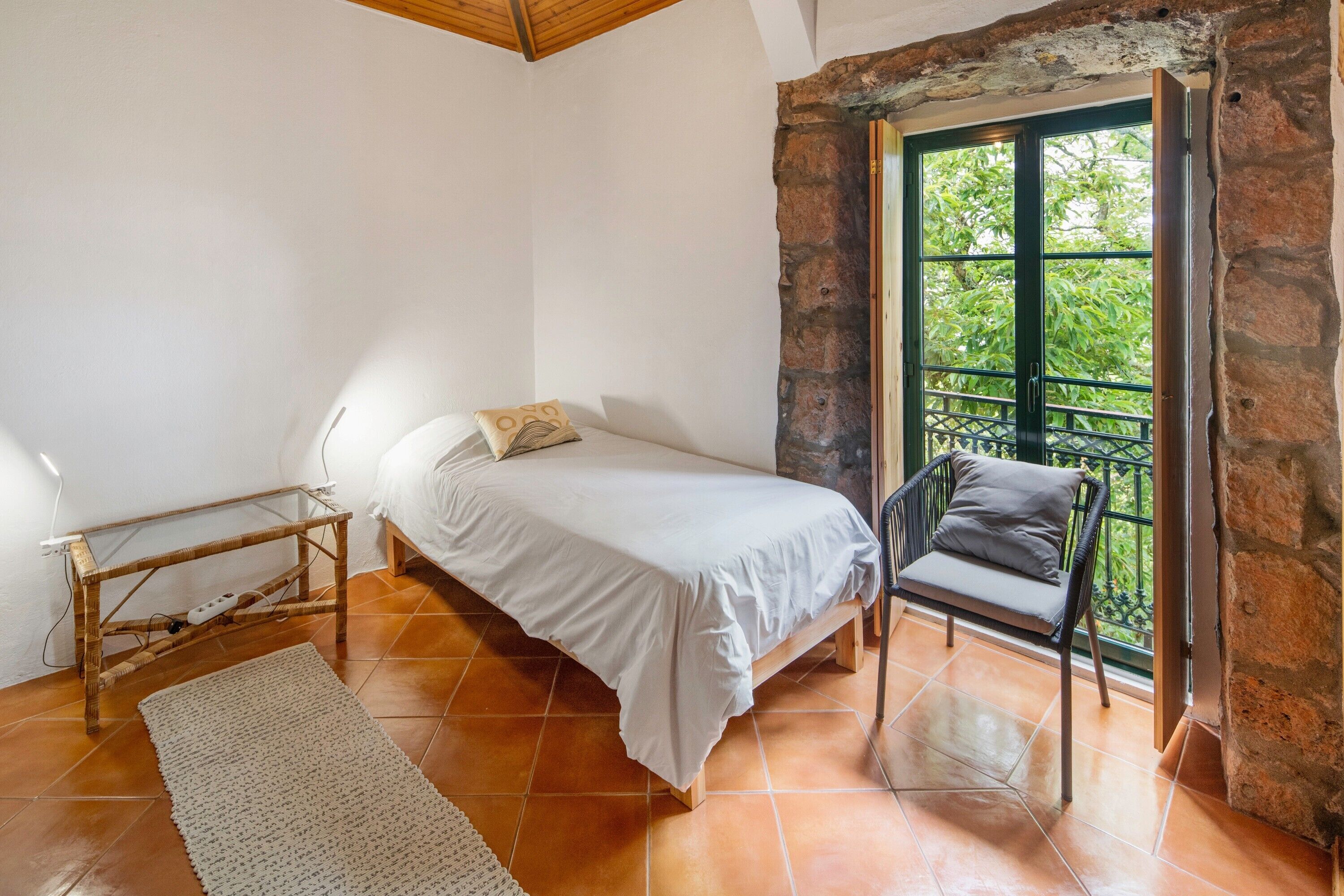 2 bedrooms, WiFi (free), bed sheets