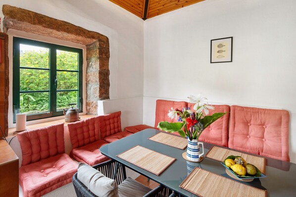 Dining - Apartment 'Casa Do Caseiro' with Sea View, Private Terrace and Wi-Fi (Nordeste)