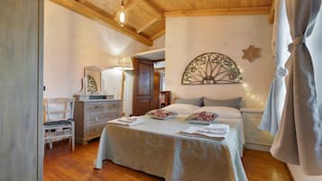 2 bedrooms, iron/ironing board, WiFi (free), bed sheets