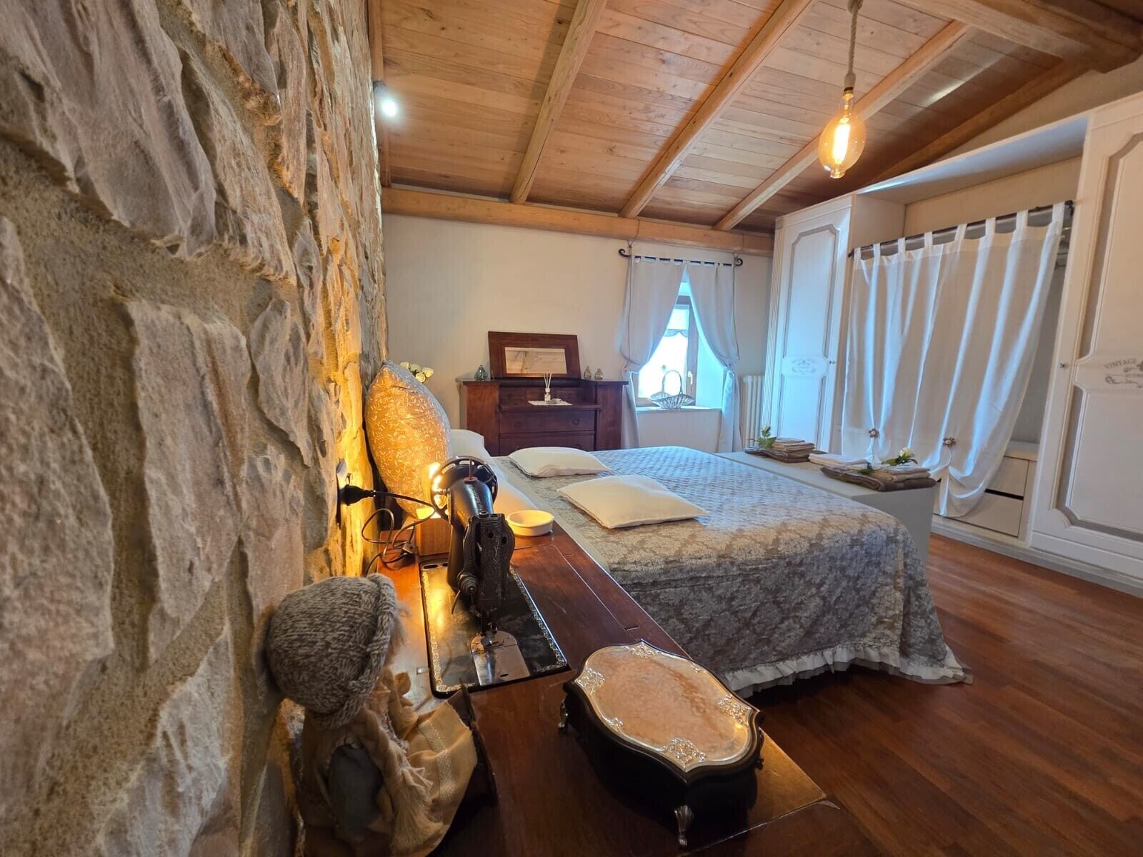 2 habitaciones, tabla de planchar con plancha y wifi gratis 